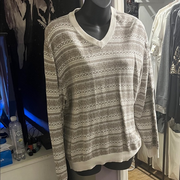 Roundtree & Yorke Women's V-Neck Sweater - Cream and Brown - Picture 2 of 2